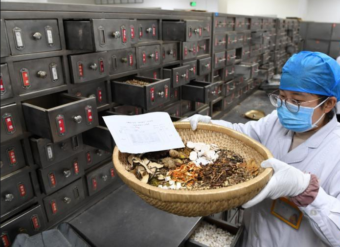 新中国的中医药事业从井冈山开启，毛主席大力倡导：中西医结合