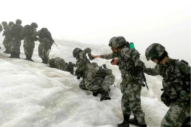 ӡ��չʾ���Ƚ����������Ҿ����ͱ߷�Ѳ�߱�װ�ܷ���֮���⣿