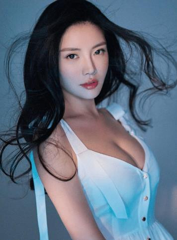 有种撩人叫徐冬冬, 大胆挑战“香槟液体”礼服