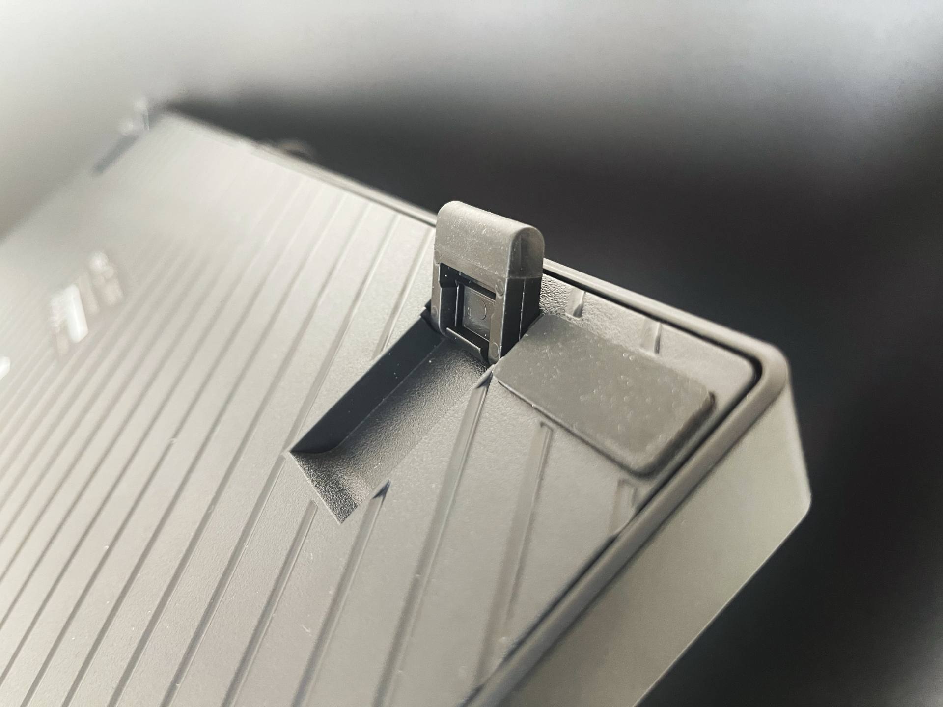 安静轻盈适合多场景使用超频三GI801黑曼巴红轴机械键盘评测