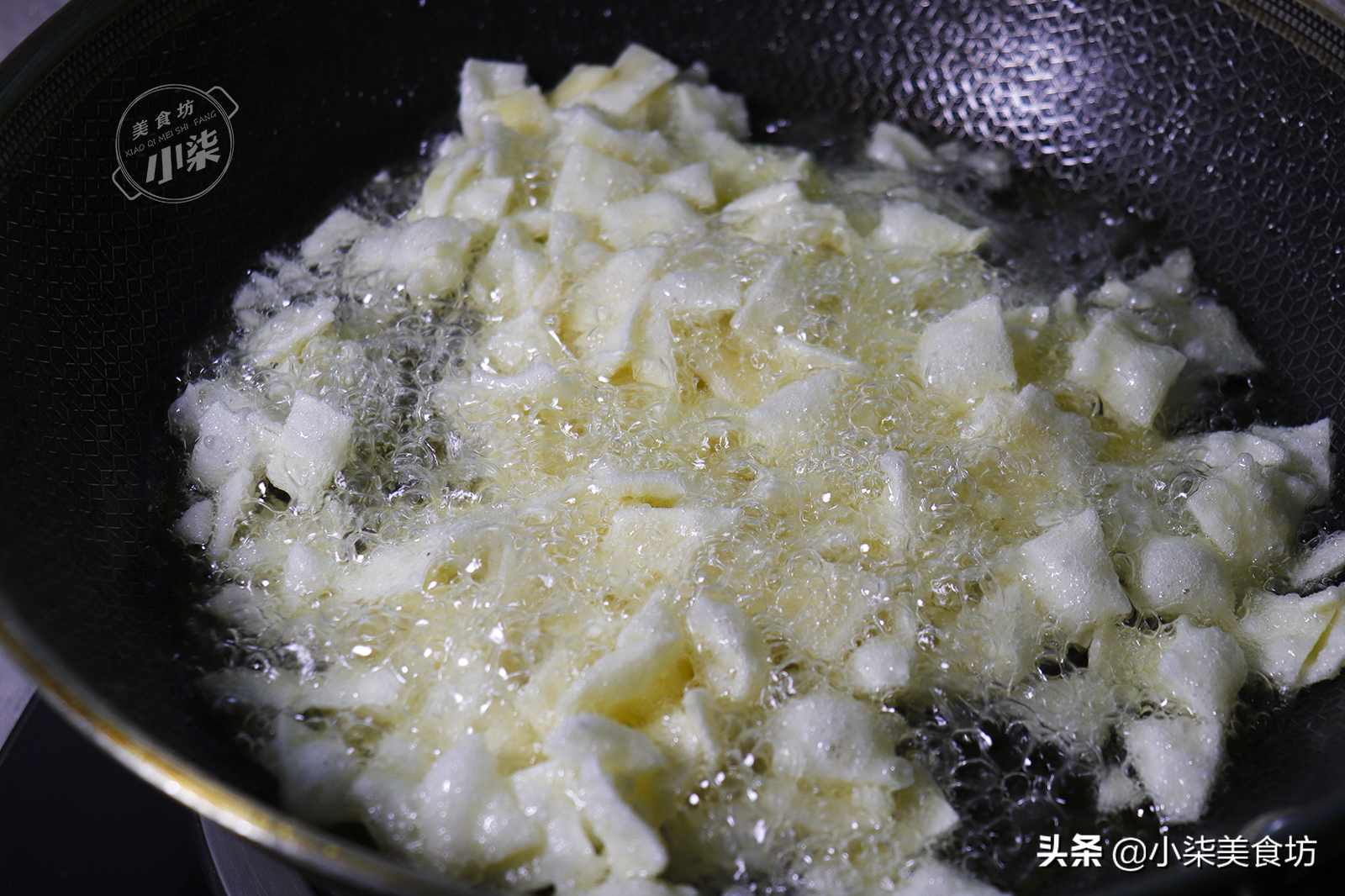 图片[7]-饺子皮扔进油锅中 瞬间变美食 我家一周吃5次 比买的都解馋-起舞食谱网