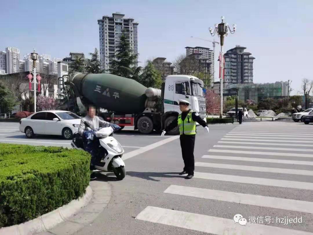 提升文明交通形象 汉中交警持续开展交通秩序大整治