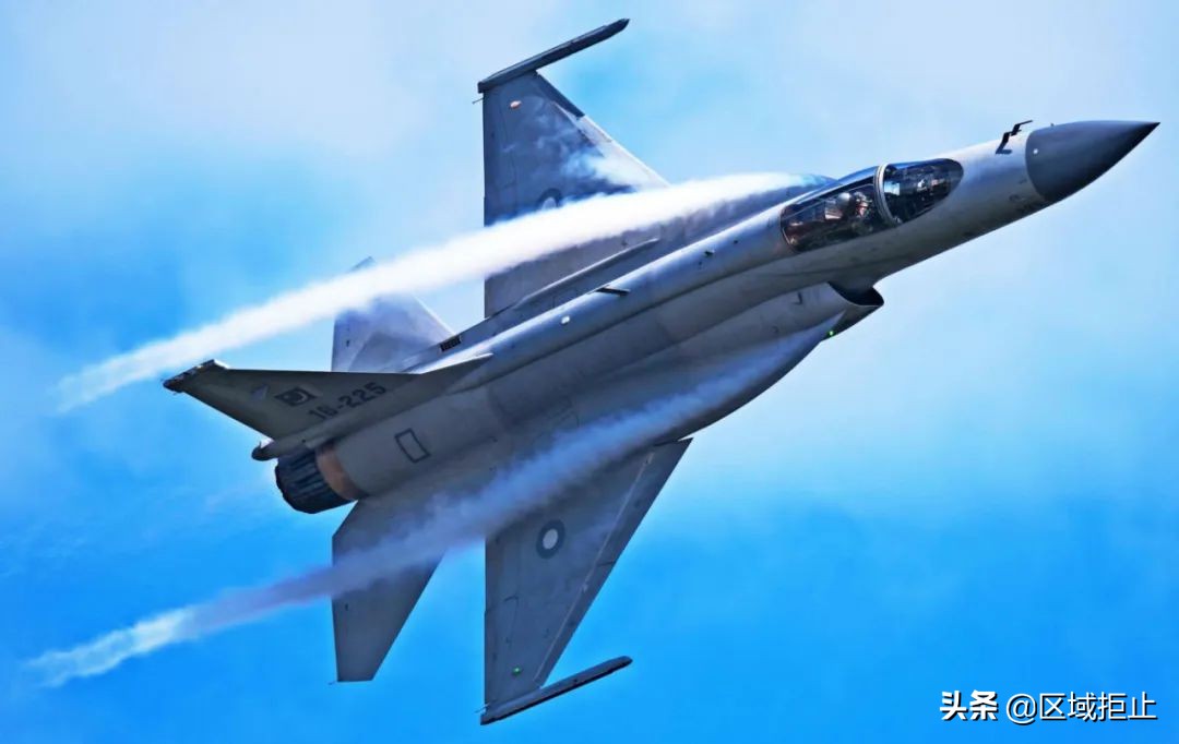 歼10被印度司令看扁：动力系统不如光辉战机，出