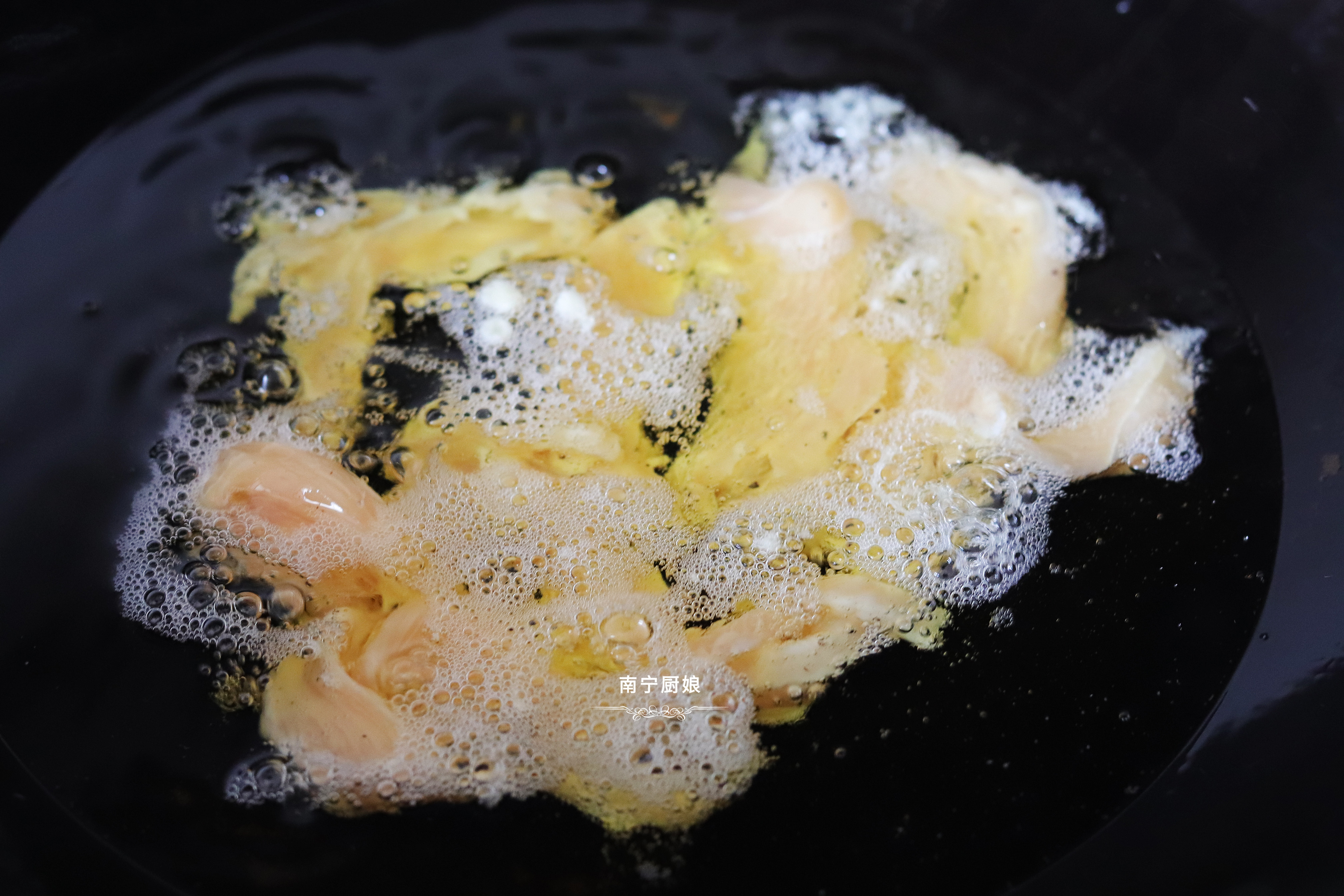 把雞胸肉加入糖醋醬汁，想不到如此美味，不愧是老保姆的拿手菜