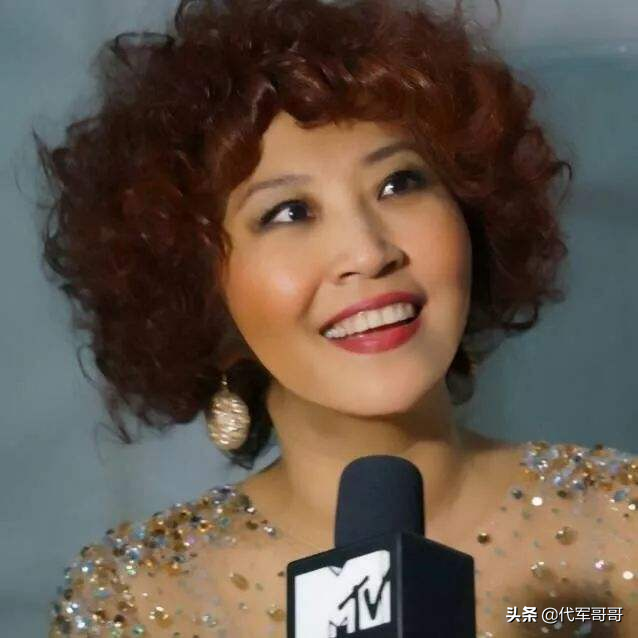 53岁张蔷近照曝光，曾被称为迪斯科女王，如今与