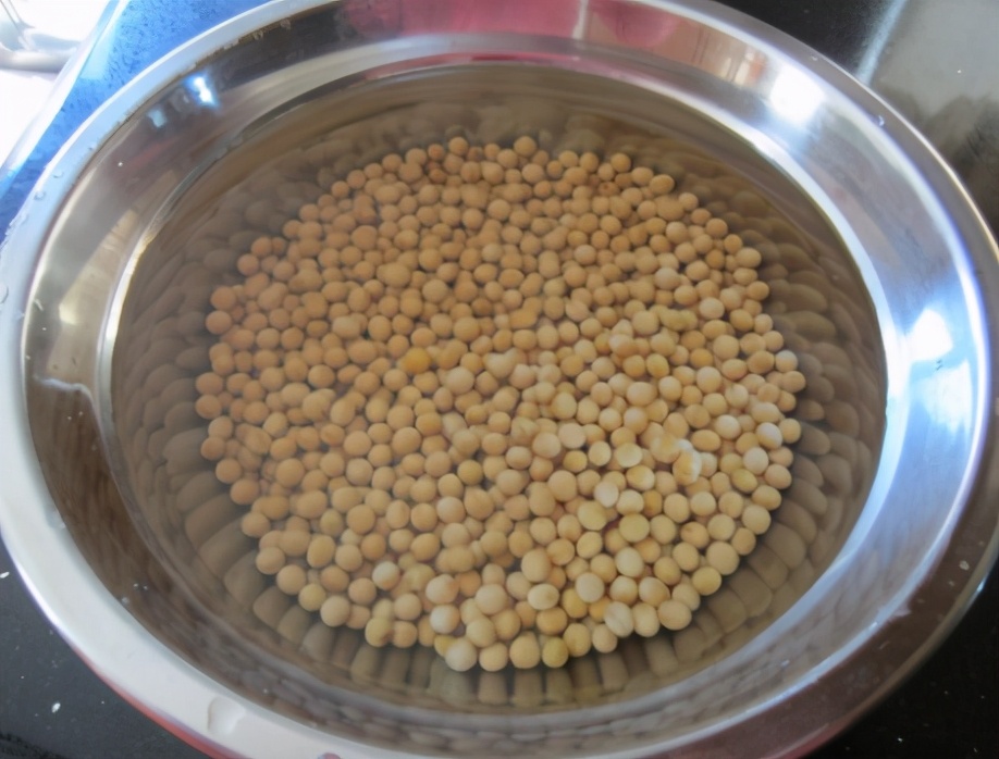 打豆漿，泡好的黃豆直接打就外行了，多加1個步驟，香濃更順滑