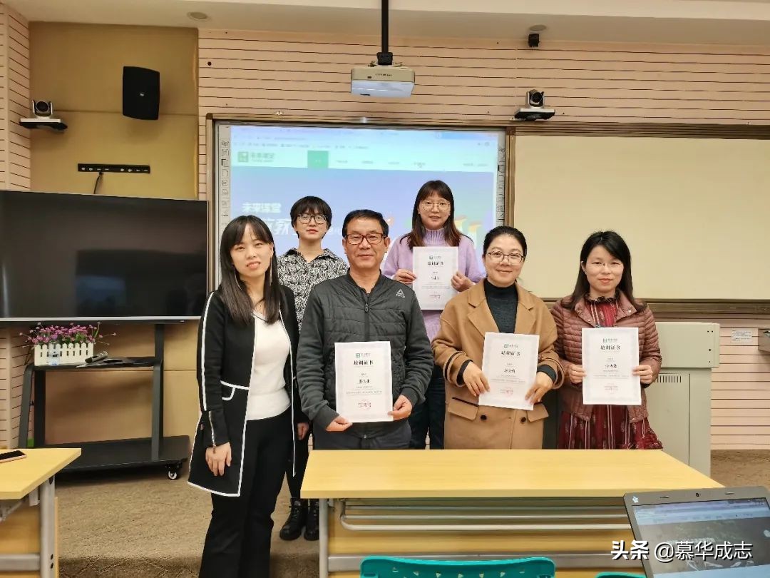 教育服务区域行丨慕华成志在珠海市金湾区开展教师培训