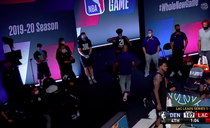 快艇輸得太窩囊！黑貝情緒失控怒罵裁判被驅逐，助教拉都拉不住