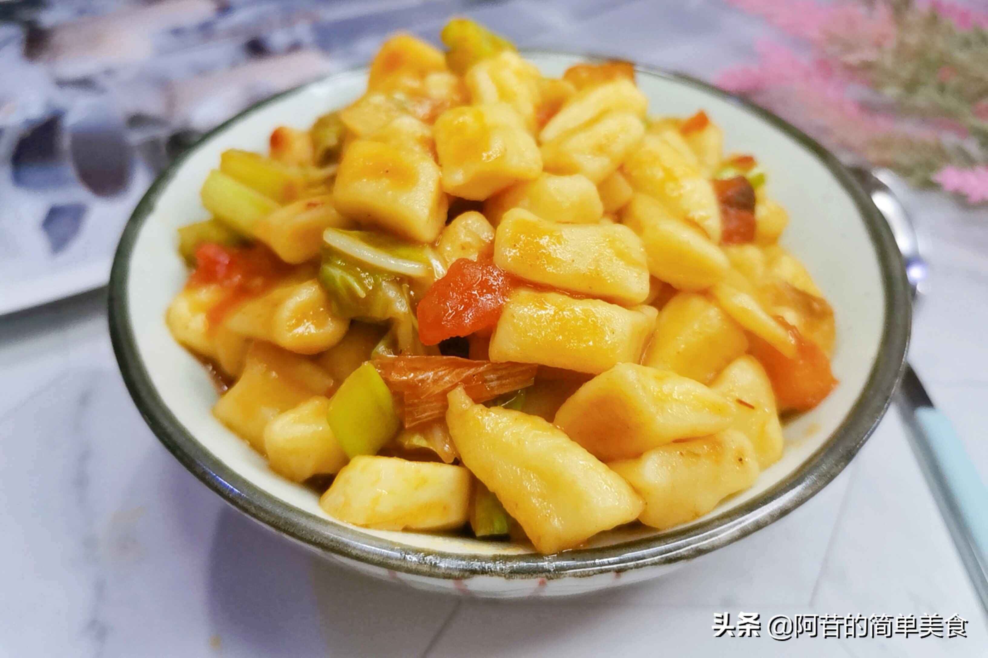 Today’s holiday, make a bowl of children’s favorite Ding Ding noodles, delicious and full, really fragrant