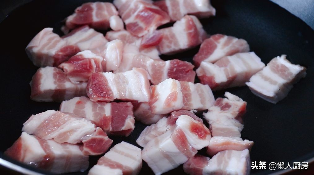 五花肉還能這樣做紅燒肉，螃蟹與五花肉完美結合，讓人食指大動
