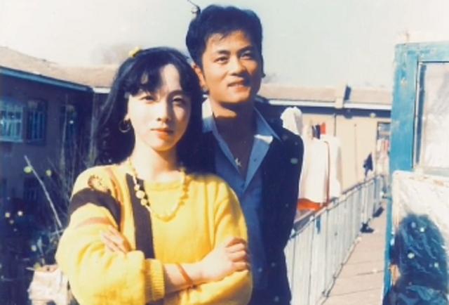 “央视花旦”李思思：嫁大学同学，3年生2子，婚