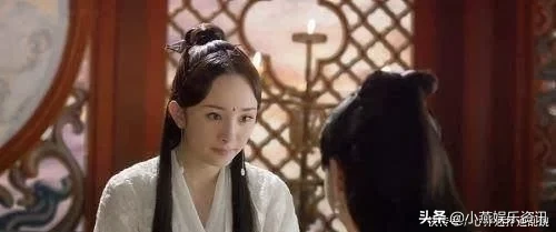 夜华爱着白浅，杨幂饰演的白浅，简直美到了天际，让无数人痴迷
