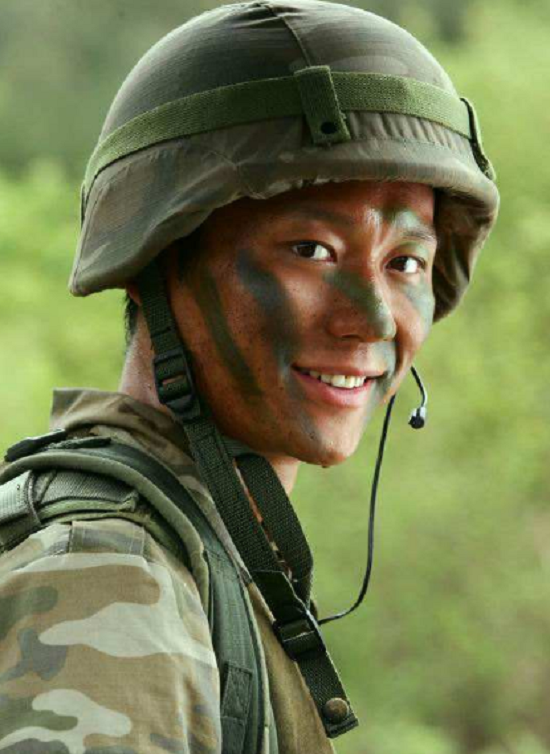 《士兵突击》王宝强李晨张译：我们都火了，高锦：那我怎么还没火