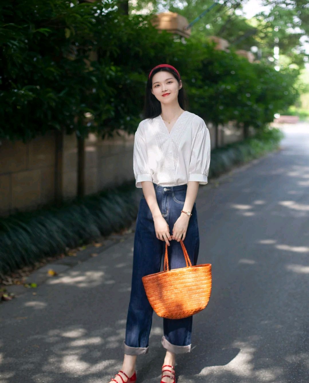 服裝穿搭是女生的門面，精致的穿搭風格，可以完美呈現優雅氣質