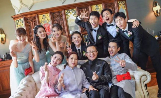 结婚不见父亲身影，直言三年不拍父亲的戏，张