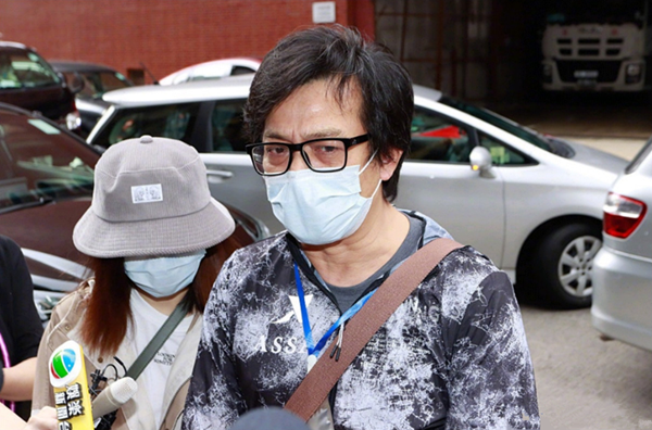 黄日华在爱妻临终前承诺永不再娶，买下夫妻墓