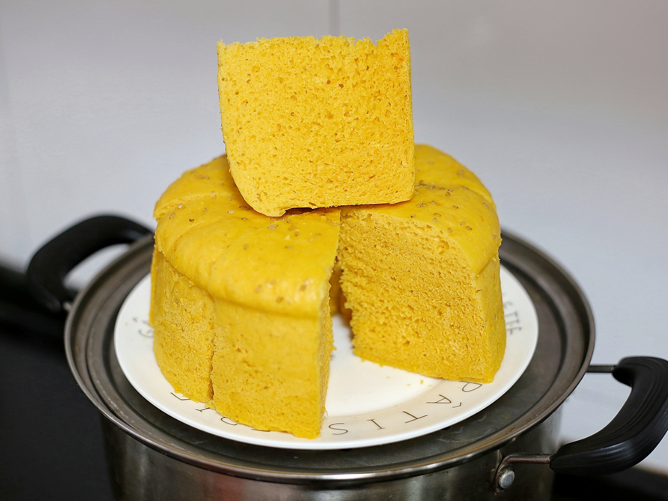 教你不加一滴水，做出蓬鬆暄軟的發糕，成功率超高，味道不輸買的