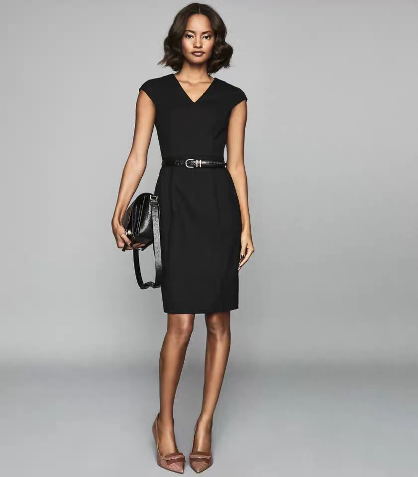 如何把小黑裙穿出“高级感”？从3个细节入手，身材一般也有魅力