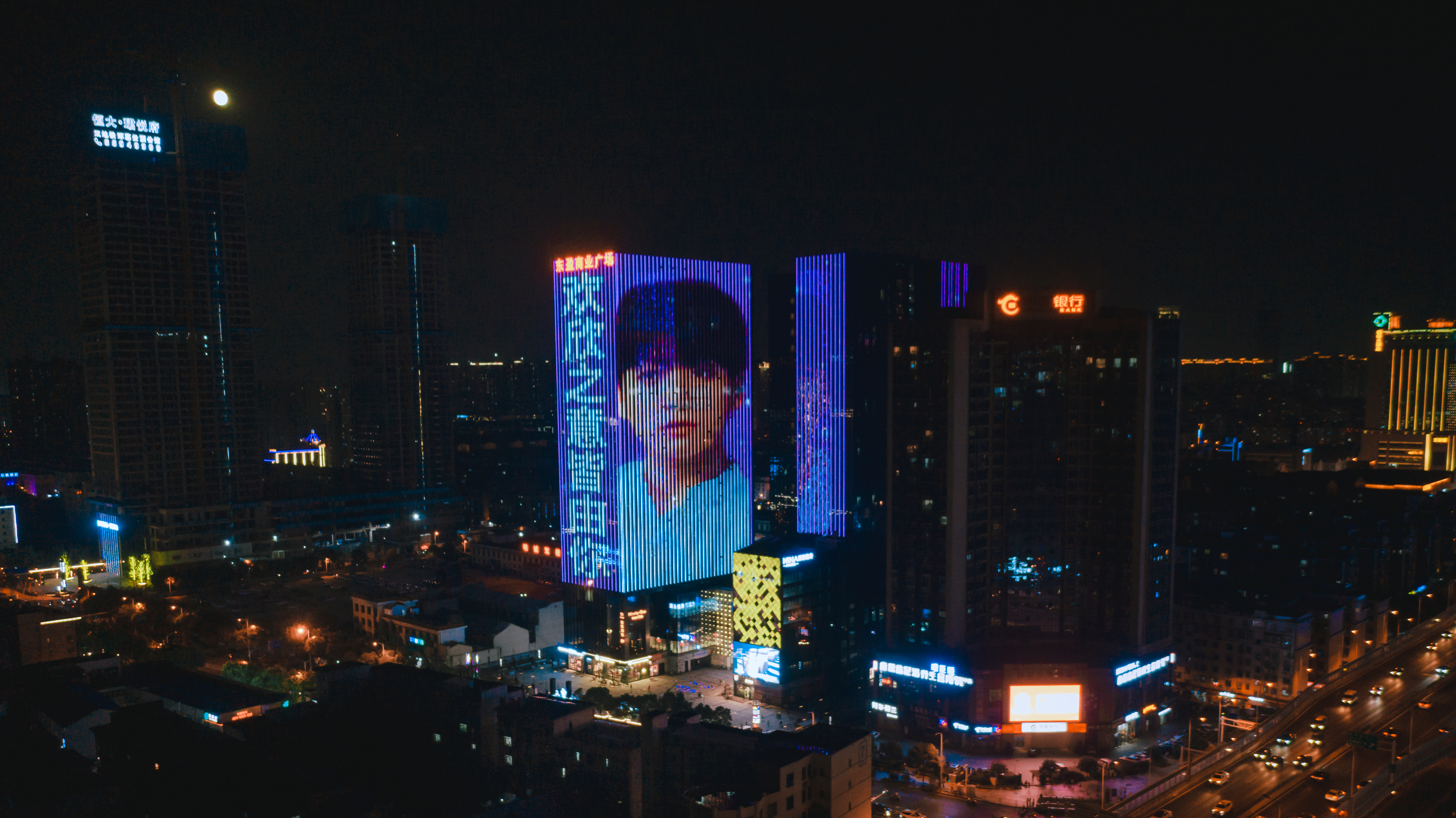 破纪录！防弹忙内田柾国生日获*花式地标广告应援