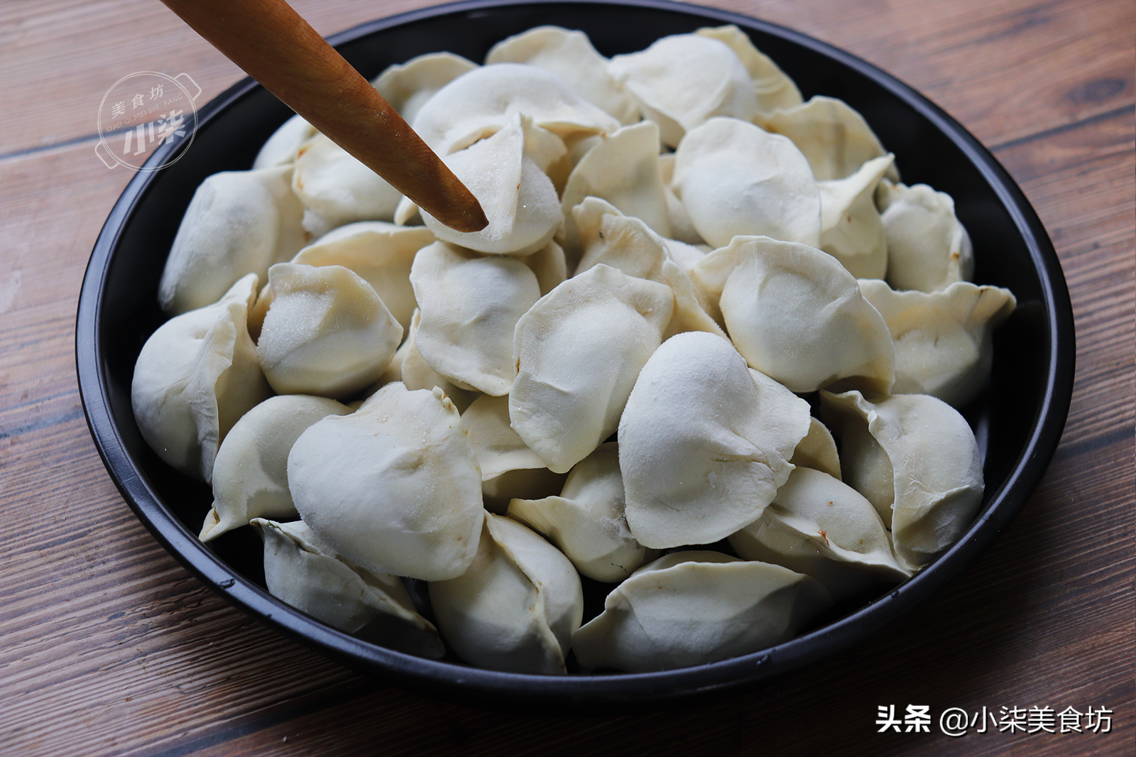 煮速凍餃子，用冷水和開水都不對，教你一招，餃子不破皮不露餡