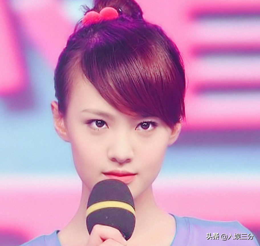 郑爽新剧终于播出，出场方式很特别，最新近照