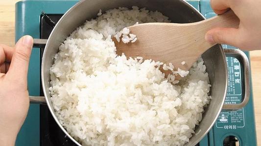 天天吃白米饭营养差？营养师：夏天的2种常见主食营养都不高