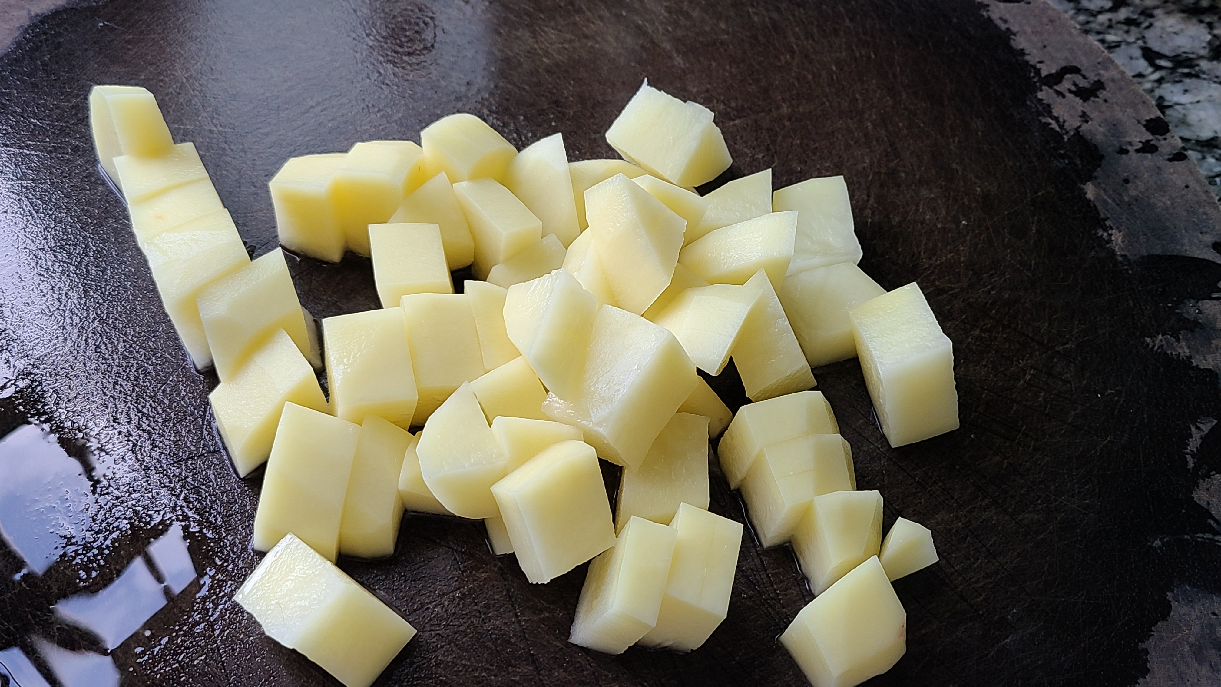 天冷就愛吃這道肥牛土豆煲，簡單美味的家常菜，太香了