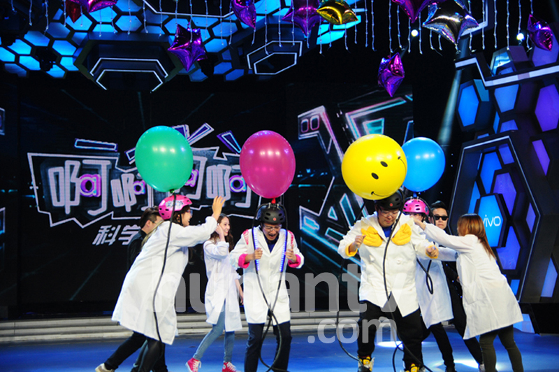 如果你快乐的话要看快乐大本营，不快乐的话更