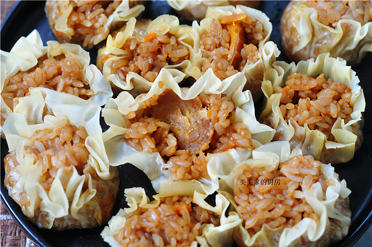 做烧卖时，只懂炒糯米饭可不行，多加1样食材，起沙味香浓