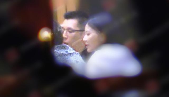 47岁京圈女神俞飞鸿神秘恋情浮出水面，与男子住千万别墅或已隐婚