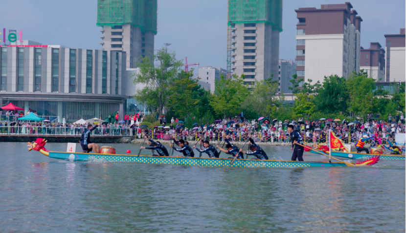 威海市龙舟邀请赛暨威海南海新区首届“龙腾齐鲁”龙王争霸赛开赛