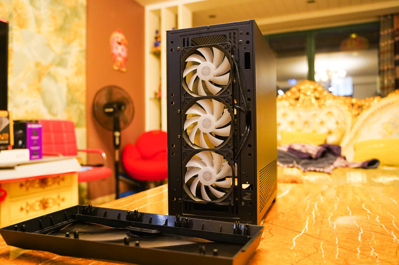 这机箱真浪！安钛克风行者DF700 Flux中塔机箱开箱简评