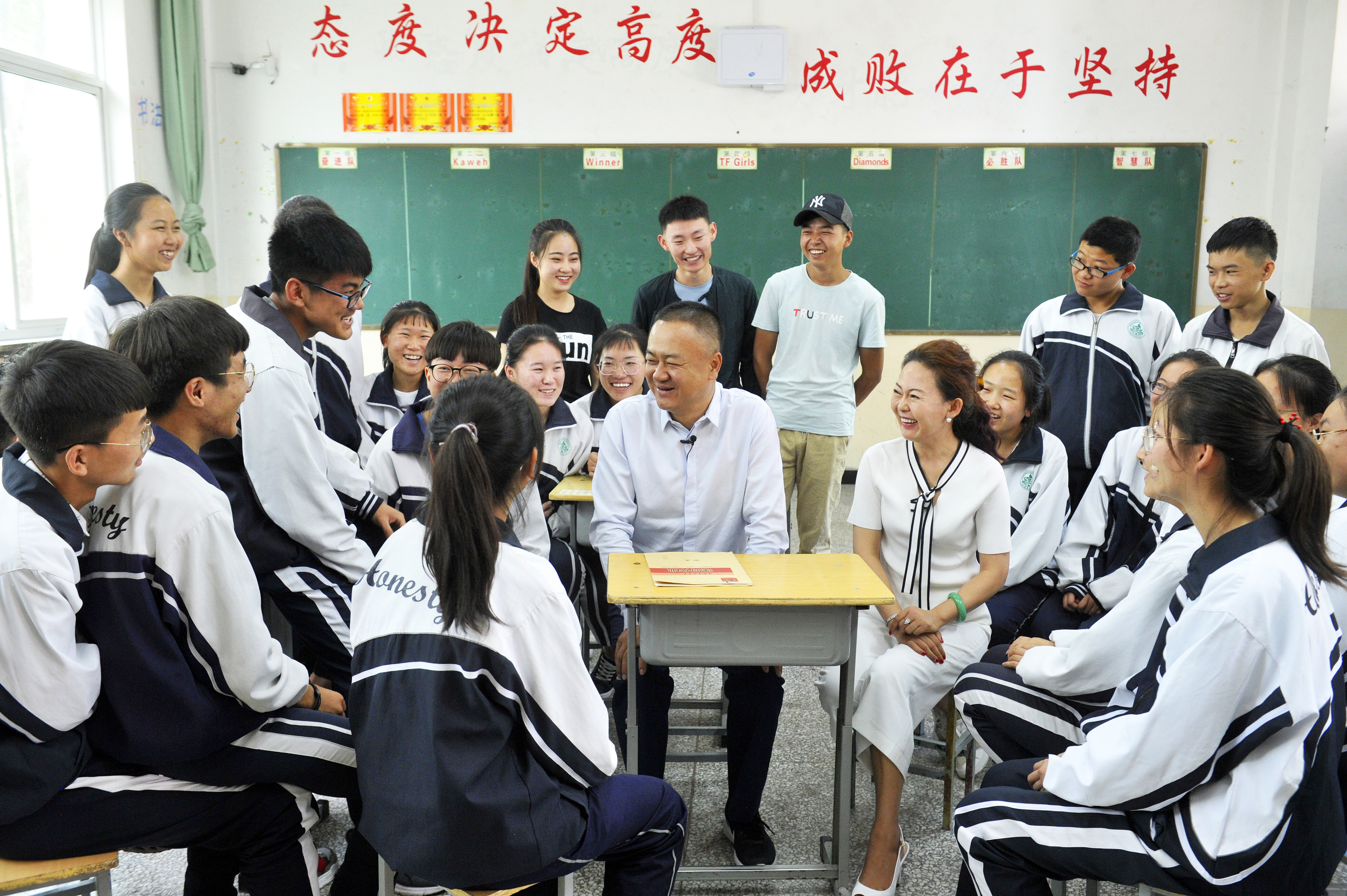 宝丰燕宝慈善基金会荣获全国脱贫攻坚先进集体