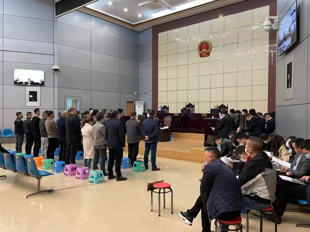 涉案26人!镜湖区人民检察院提起公诉的一起重大非法采矿案今日开庭!