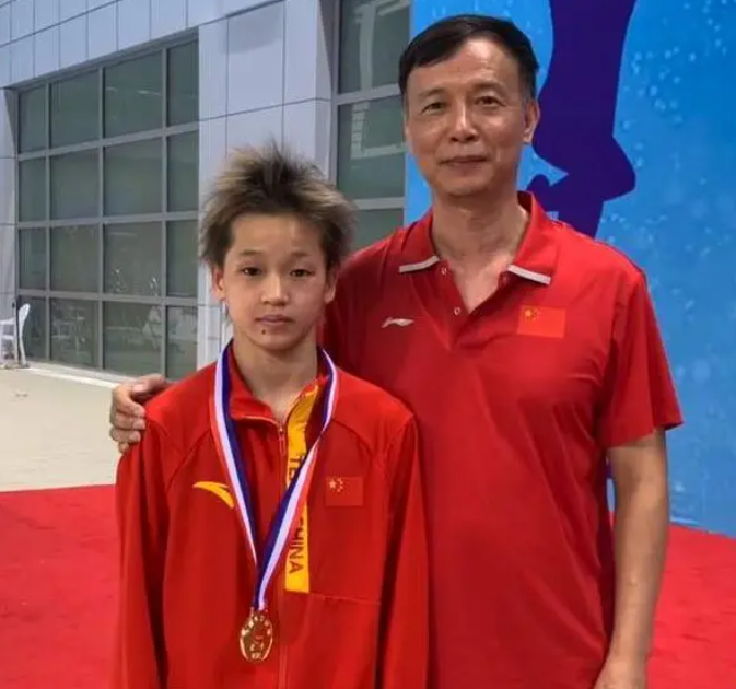 情同父女！全红婵奥运前落泪，只因恩师为她理发，离别时叮嘱3点