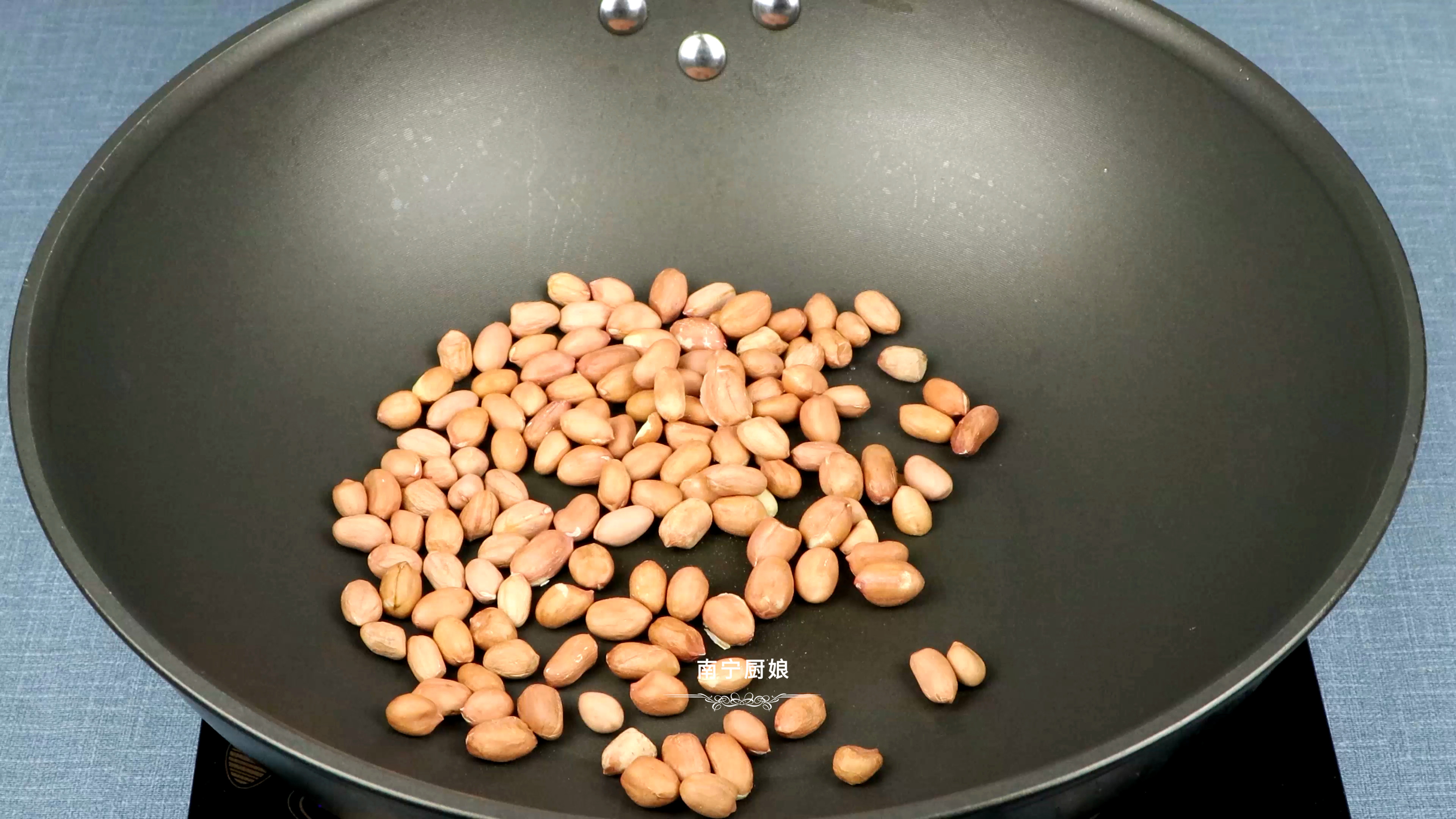 做辣椒油時，一定不要直接潑熱油，多做一步，辣椒油想不好吃都難