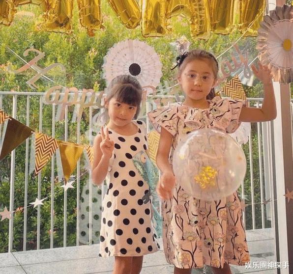 贾静雯的三个女儿，老大眼线上扬成熟不少，咘咘、波妞长大很多