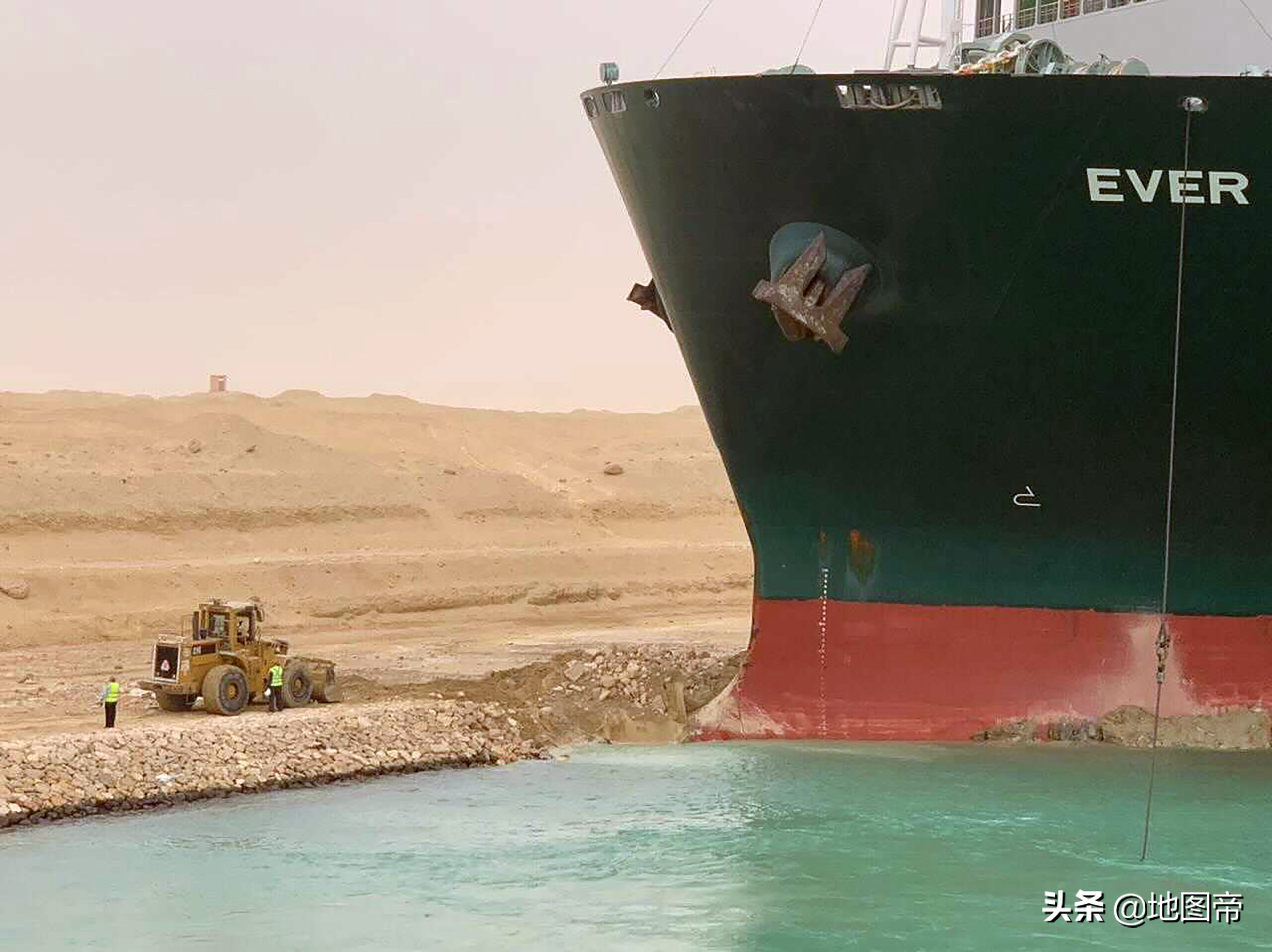 我国台湾一艘货船，为何把苏伊士运河堵了？