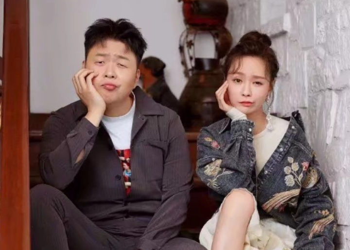 发文配图是否先放女友？杜海涛做法引争议，沈