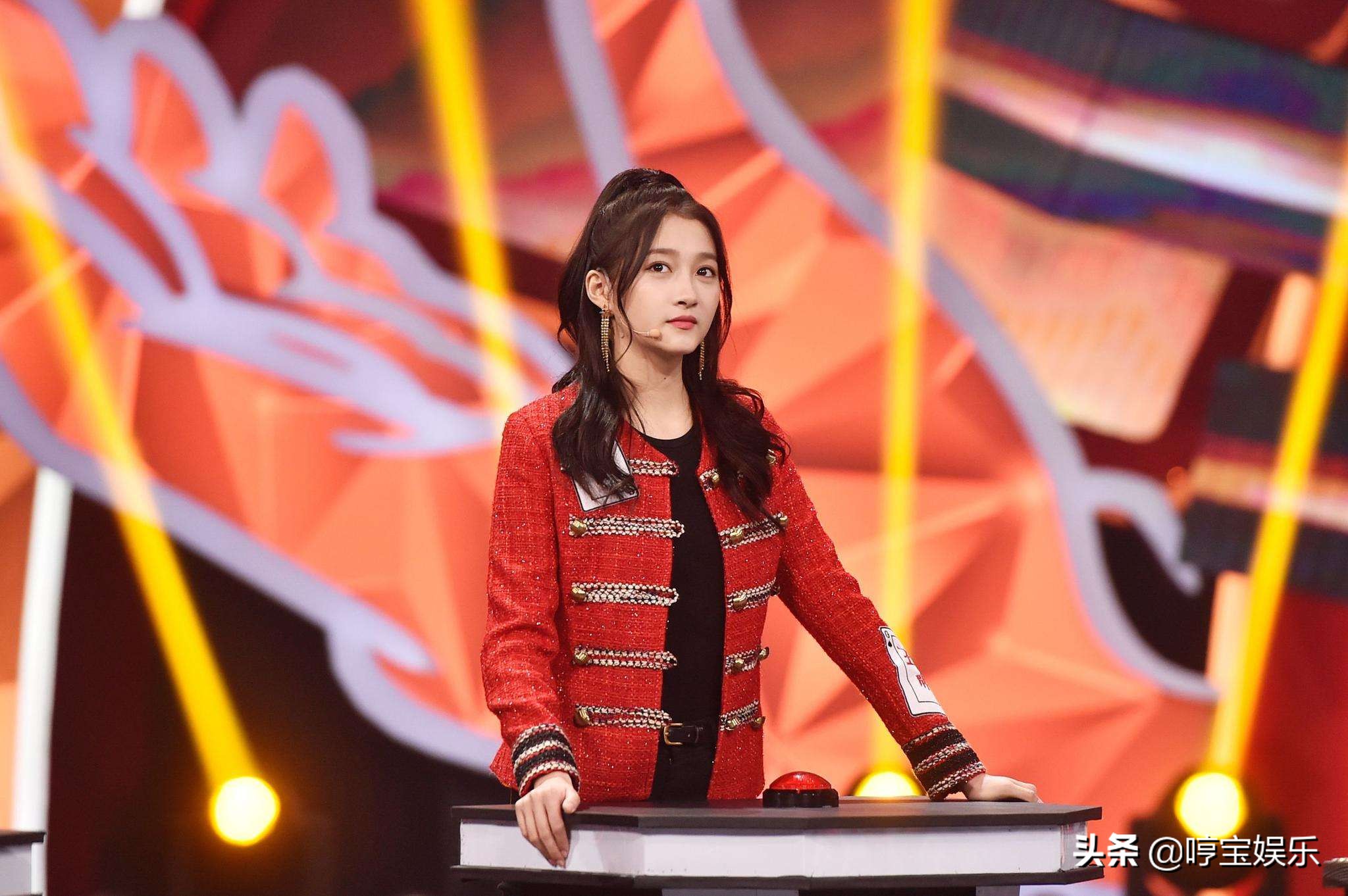 当她被吊起威亚的瞬间，网友们纷纷表示，这身材我P都不敢这么P