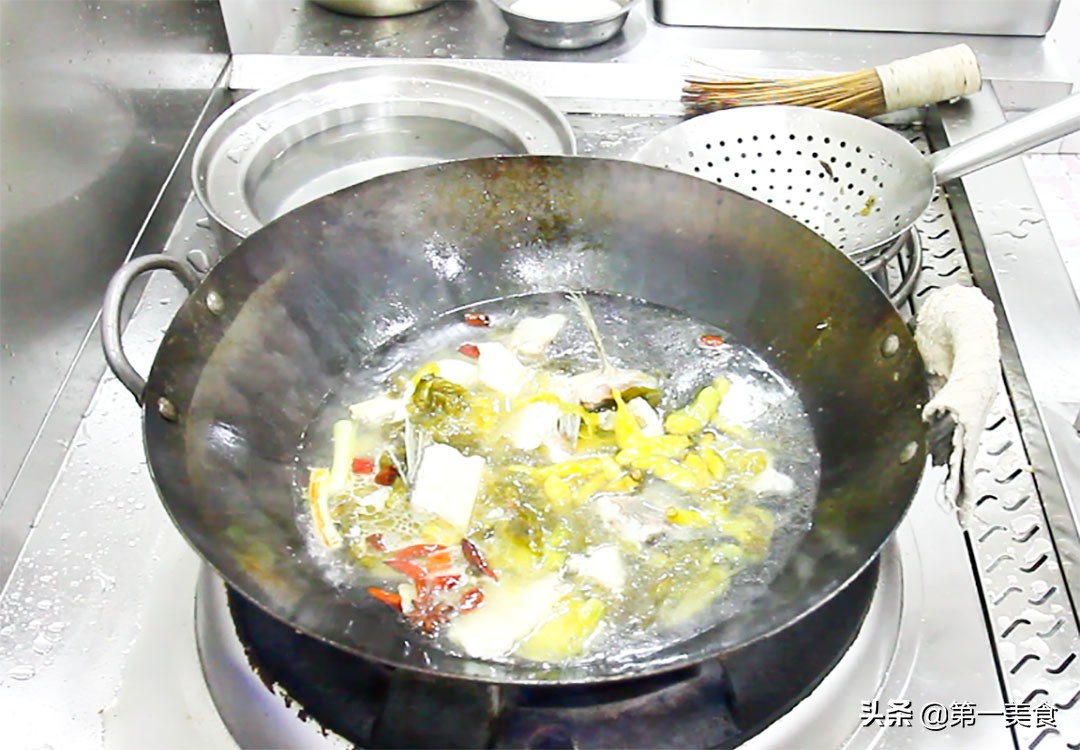 图片[13]-厨师长分享地道酸菜鱼 汤汁鲜香又开胃 鱼片嫩白又不腥-起舞食谱网