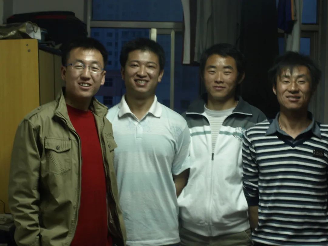 戍边英雄大学时的照片，怀念！铭记