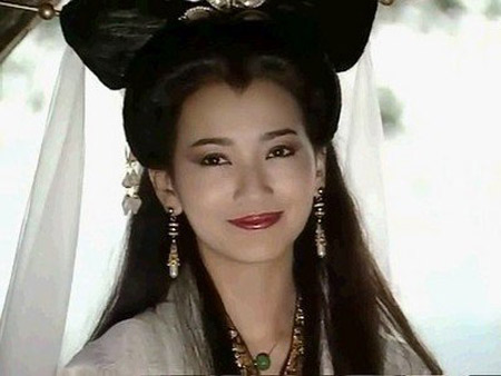 女神赵雅芝，远没你想象的那样单纯，三段情史无缝衔接，她凭什么
