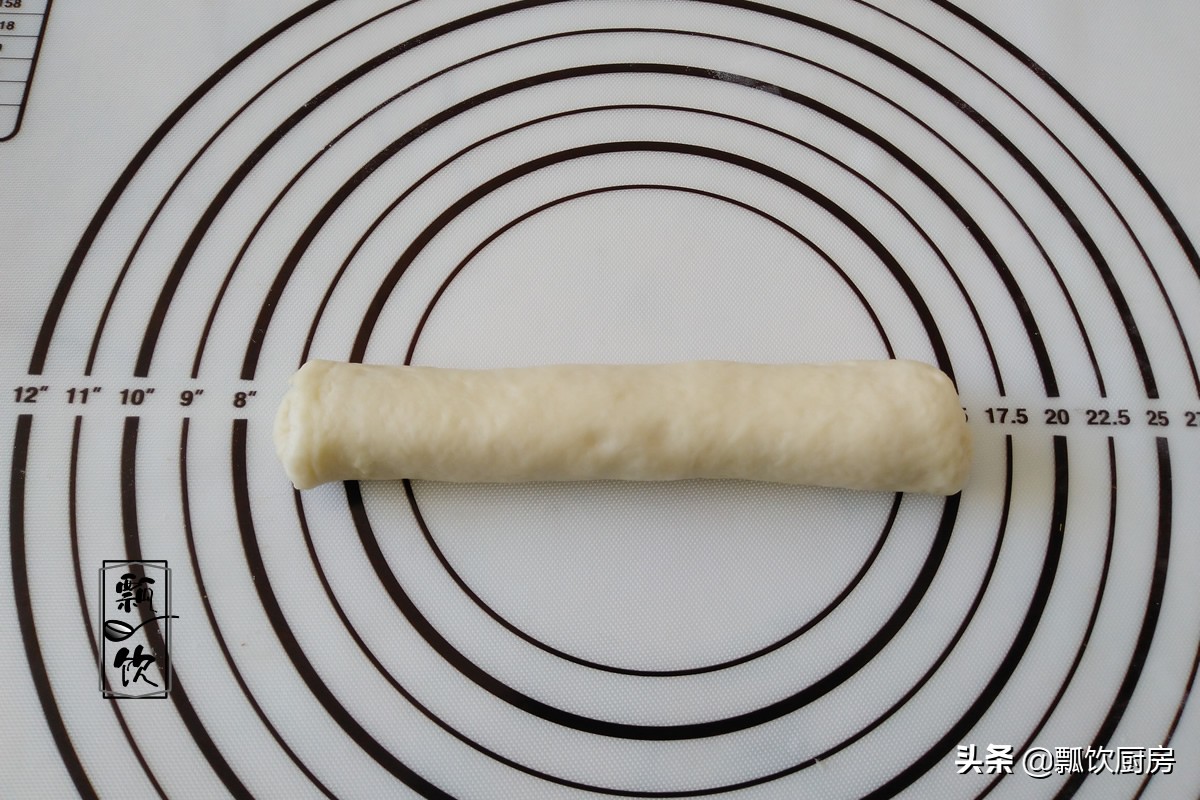 美味面包也能做之有易，简单一卷，撒上料，咸甜有度，早餐的挚爱