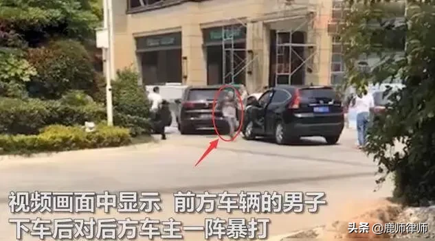 江苏46岁男子打死42岁男子，疑为抢车位！一旁女