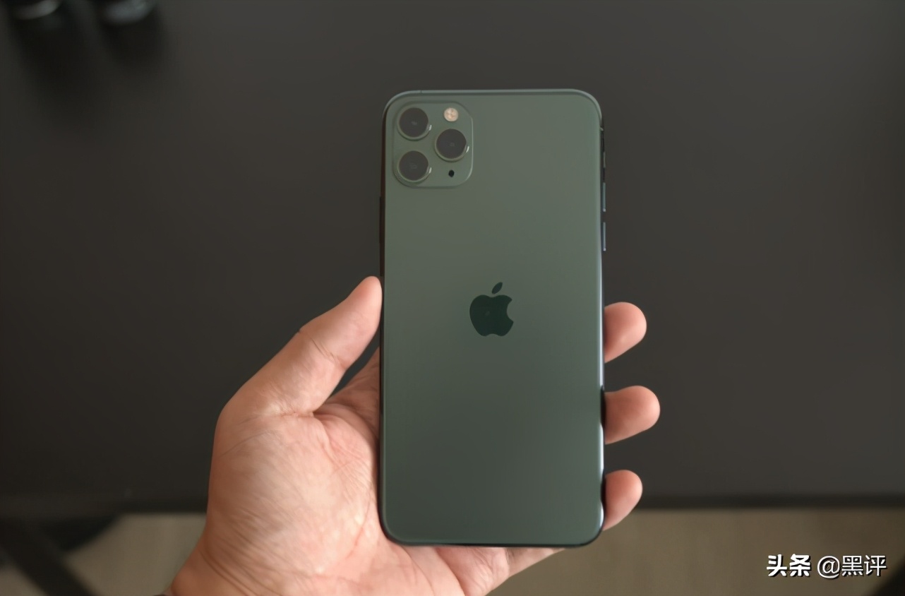 苹果亮剑，iPhone11Pro沦为“清仓价”，网友：盼到了