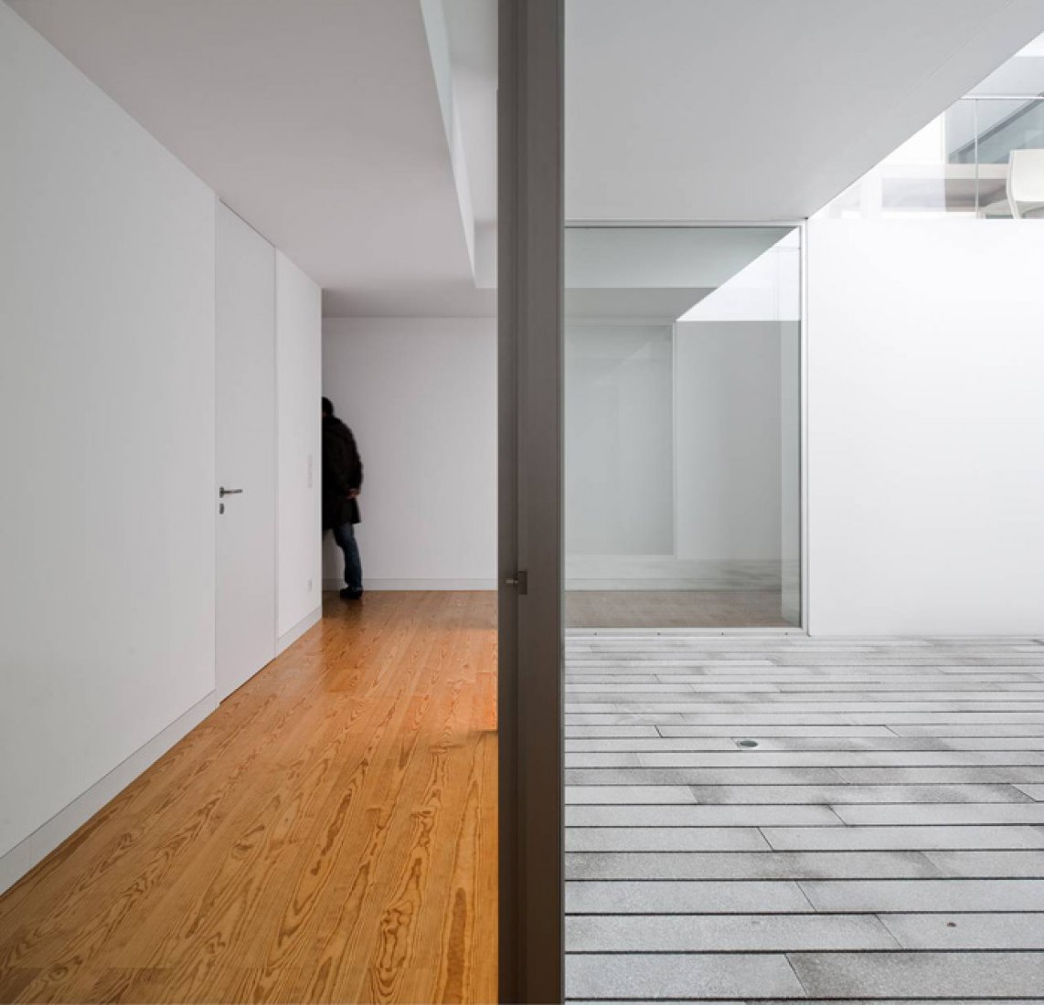 简约到极致的梦想白房子，Aires Mateus经典作品突破了时空界限