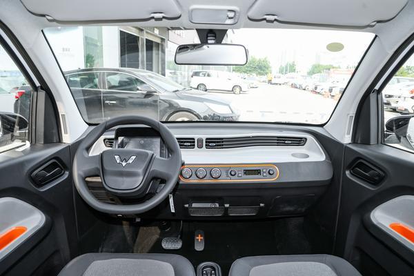 秋名山神车续写江湖神话，五菱宏光竟然靠这款车销量夺冠