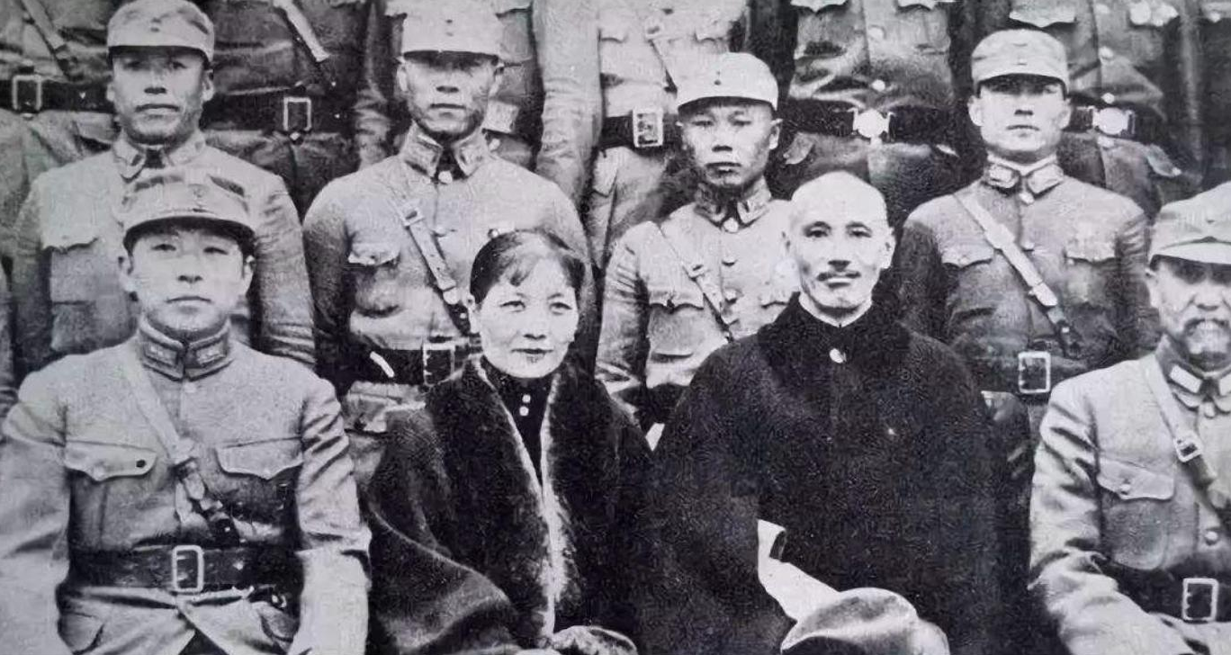 1937年，周恩来劳山遇刺，副官陈友才扮替身牺牲，死时身中20刀
