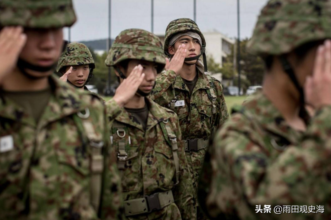 日本征兵海报史：昭和年代中二刚猛，如今却靠二次元美女吸引肥宅